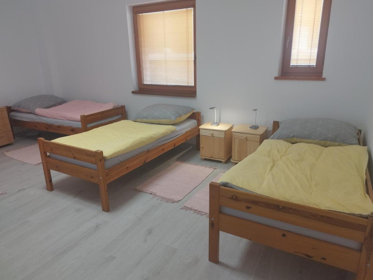 Ubytovanie Vo Dvore Badin Exterior foto